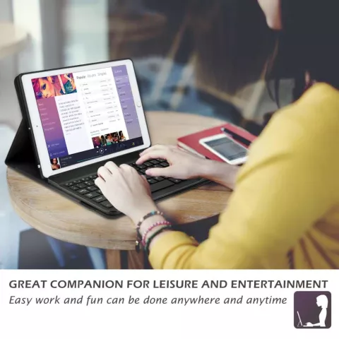 Just in Case Premium Bluetooth Tastatur QWERTY Kunstlederh&uuml;lle Kompatibel mit iPad 9.7 (2017 2018) - Schwarz