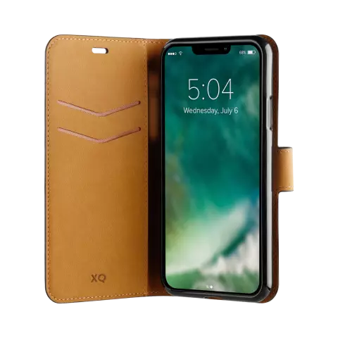 Xqisit Slim Wallet Selection Anti Bac Kunstleder- und TPU-H&uuml;lle Kompatibel mit iPhone 13 Pro Max - Schwarz