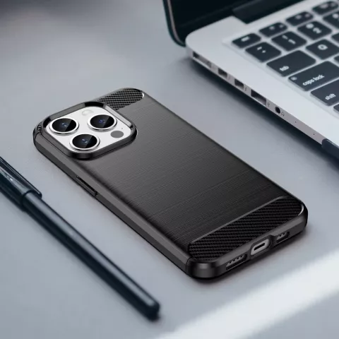 Carbon Armor TPU mit geb&uuml;rsteter Oberfl&auml;che f&uuml;r iPhone 15 Pro Max - Schwarz