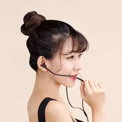Xiaomi In-Ear-Ohrh&ouml;rer Ohren Schwarzes Mikrofon und Knopf