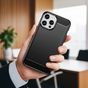 Carbon Armor TPU mit geb&uuml;rsteter Oberfl&auml;che, Kompatibel mit iPhone 12 und 12 Pro - Schwarz