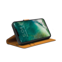 Xqisit Slim Wallet Selection Anti Bac Kunstleder und TPU Hülle für iPhone 13 Pro Max - Schwarz